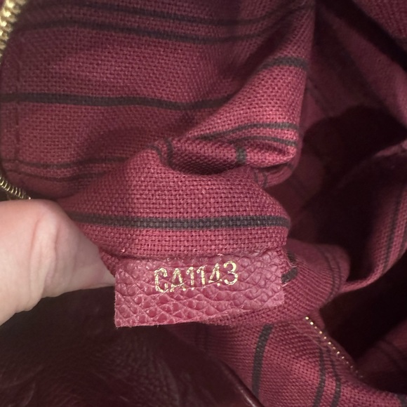SOLD!! 💗♥️ Louis Vuitton Artsy Empreinte Burgundy EXCELLENT CONDITION ♥️💗 - Picture 3 of 11